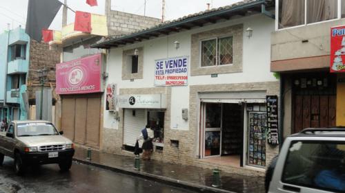 CASA COMERCIAL Y RESIDENCIAL EN CAYAMBE