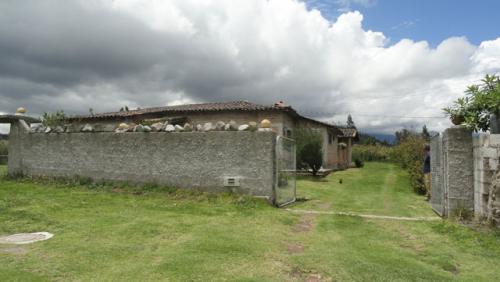 Se vende en Otavalo 1500 m2 con casa de campo