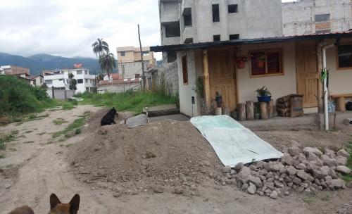 CASA CAMPESTRE EN LA PLAZA DE PONCHOS