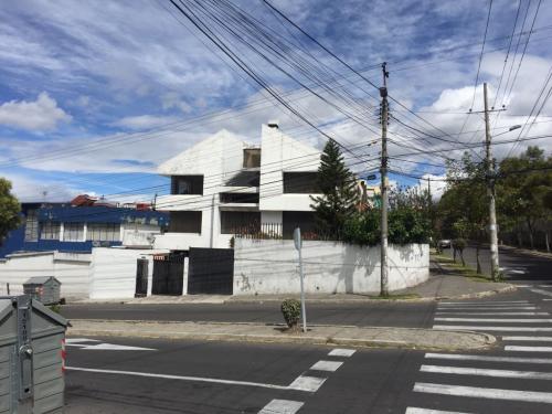 Casa grande esquinera, sector Granda Centeno