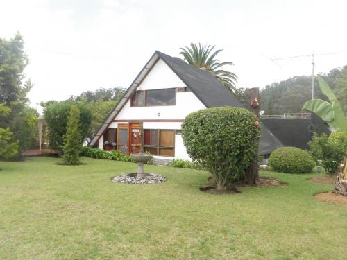 Club Chillos, vendo casa amoblada, amplio terreno con jardines