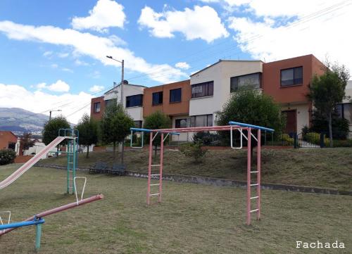 Casa Dos Hemisferios, última etapa, Oportunidad $85.000 Inf: 2353232,0997592747,0992758548