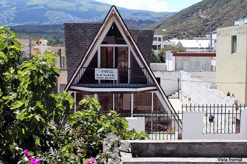 Casa Pusuqui, independiente,sector John F Kennedy, frente a Dos Hemisferios $110.000 2353232, 0997592747