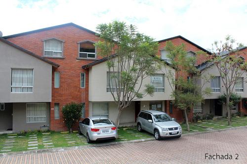 Casa Alcázar de Toledo, 3 pisos, 160m2, piscina $110.000 Inf: 2353232, 0997592747, 0992758548