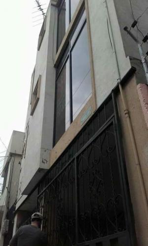 Vendo o arriendo casa con dos departamentos en el sector de carcelen