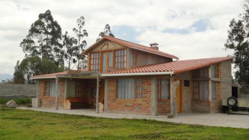 VENDO CASA AL FILO DEL LAGO SAN PABLO EN OTAVALO – IMBABURA
