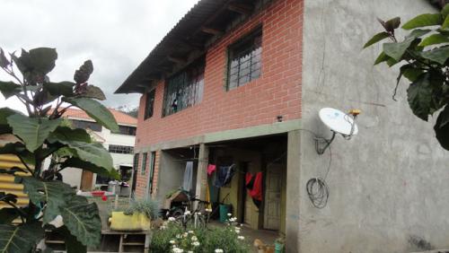 SE VENDE CASA Y TERRENO EN OTAVALO BARRIO LA JOYA