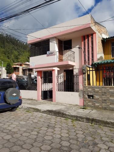 EN IBARRA. SE VENDE DE OPORTUNIDAD HERMOSA CASA. SECTOR LA VICTORIA