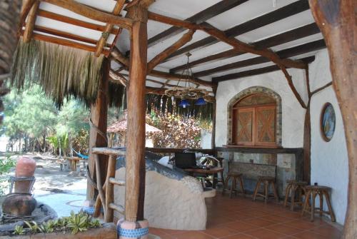 Hermosa Villa acondicionada al pie del mar via Posorja