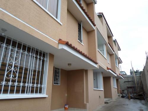 VALLE DE LOS CHILLOS - ÚLTIMA HERMOSA CASA EN UN ELEGANTE CONJUNTO HABITACIONAL EN 99.800