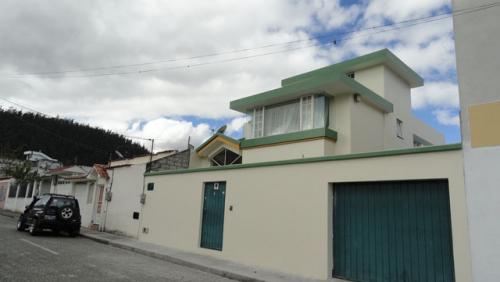 VENDO CASA EN OTAVALO EN CIUDADELA JACINTO COLLAHUAZO 1º ETAPA