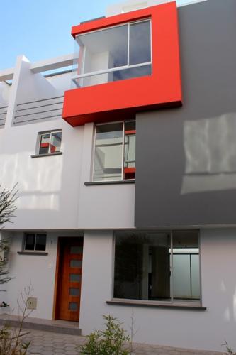 ULTIMA CASA TRES PISOS EN CONJUNTO PRIVADO ALEXINA “2”-CARCELEN-CARRETAS