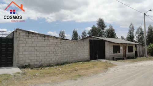 SE VENDE EN COTACACHI 400 M2 DE TERRENO Y MEDIAS AGUAS