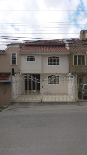 CASA EN VENTA   Urbanización 