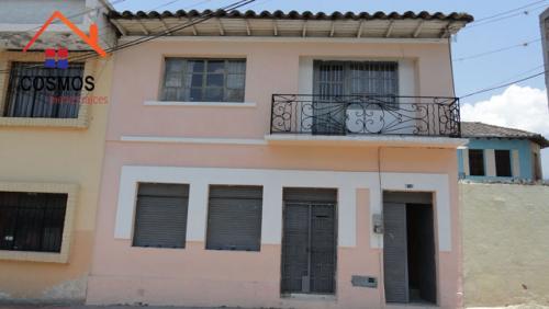 Se vende una casa antigua en el centro de Otavalo