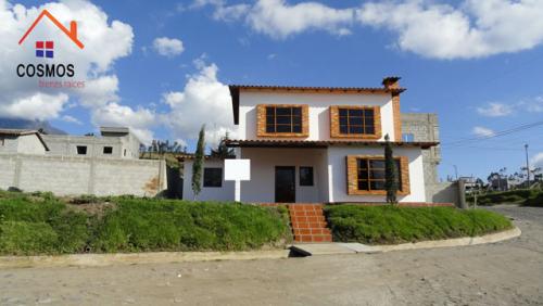 Venta de casa y terreno en Otavalo sector Carabuela