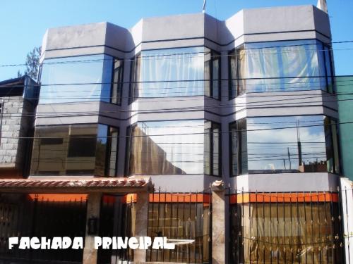 EN VENTA CASA de 3 PISOS, en Urbanización del Consejo Provincial, sector Noroccidente de Quito.
