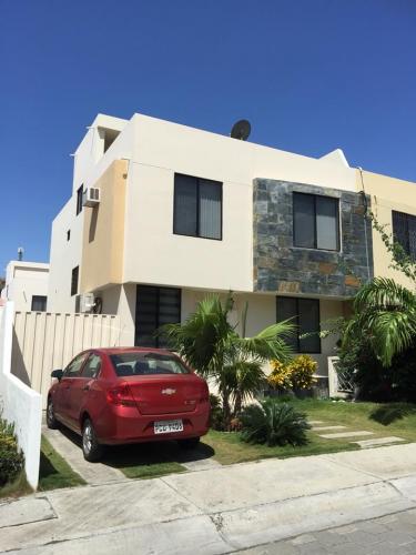 CASA EN VENTA - URB. PRIVADA MANTA