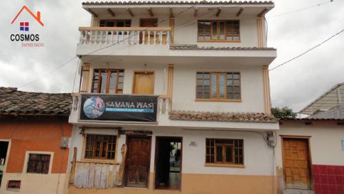 Se vende casa de tres pisos en Cotacachi con Spa