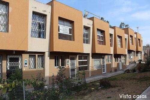 Casa de venta San Antonio de Pichincha,conjunto Vallesol2, $48.000 Acepto Biess 2353232,0997592747,0958838194