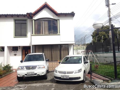 Vendo casa en conjunto 5 dormitorios Sangolquí, Valle de los Chillos