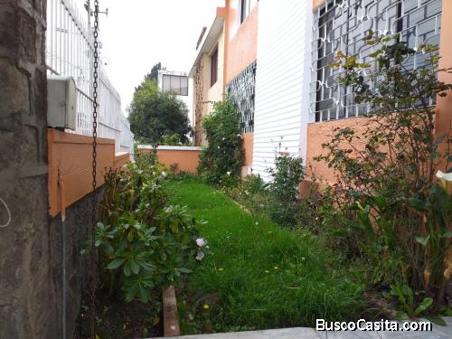 CASA DE 5 DORMITORIOS SECTOR PARQUE ITALIA