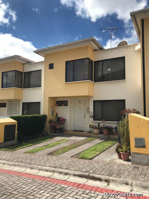 VENTA DE CASA EN CONJUNTO PRIVADO JUNTO COLEGIO ESPEJO SECTOR PUSUQUÍ