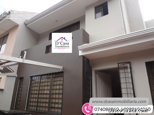 Casa de venta - Sector las Pencas, 3 dormitorios, jardín y 2 garajes / 0998614186