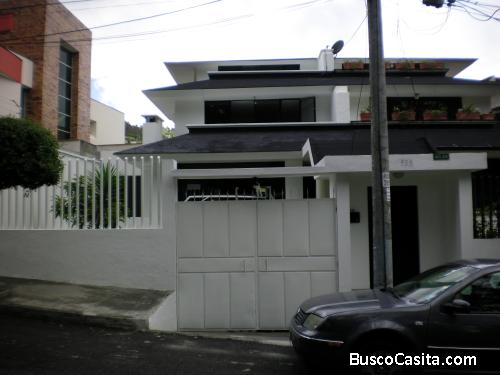 VENDO CASA 340 M2 TERRENO DE 113.30M2 EN LA URBANIZACIÓN EL CONDADO
