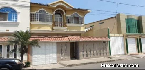 Casa grande de 3 pisos