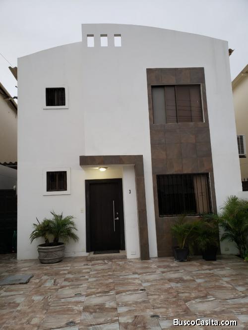 Vendo Hermosa Casa en Urbanización. Manta.