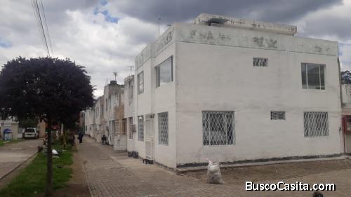 VENDO HERMOSA CASA ESQUINERA, EN CONJUNTO CERRADO