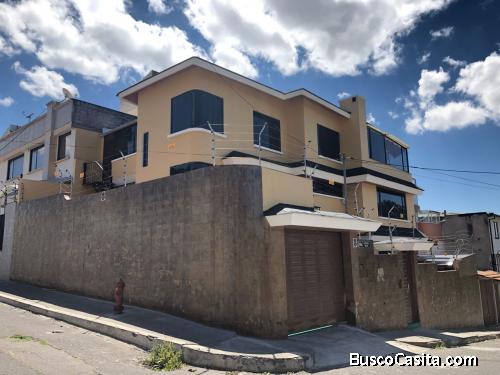 CASA EN SAN CARLOS DOS DEPARTAMENTO 400 MTS CONS.  ARRIENDO 900.00