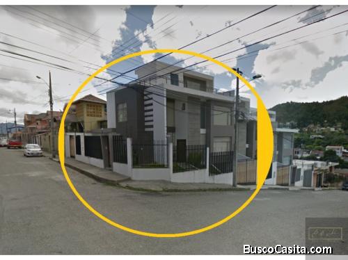 Bella casa en venta, sector residencial, por el parque lineal de La Tebaida
