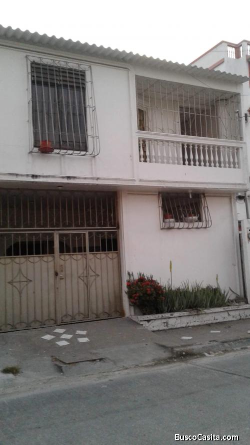 SE VENDE CASA GRANDE DE 2 PISOS