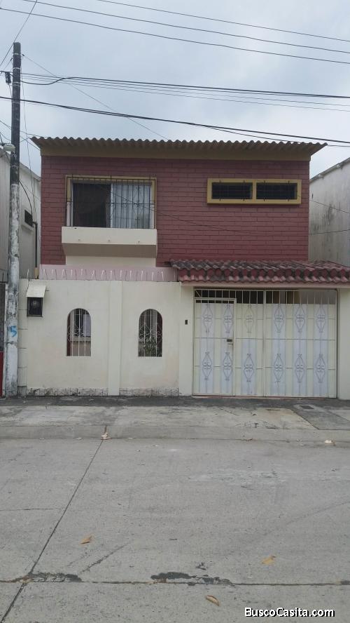 Vendo una villa de 2 pisos en Guayacanes de oportunidad 