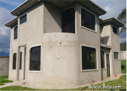 Venta de Casa Independiente en urb Privada de Guayllabamba.Quito