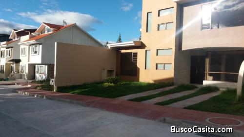 Villa por estrenar en la zona exclusiva de Challuabamba a 70m de la plaza “Mega Tienda del  Sur”.