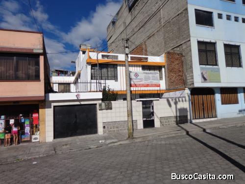 HERMOSA CASA RENTERA CENTRO SUR DE QUITO SECTOR VILLAFLORA