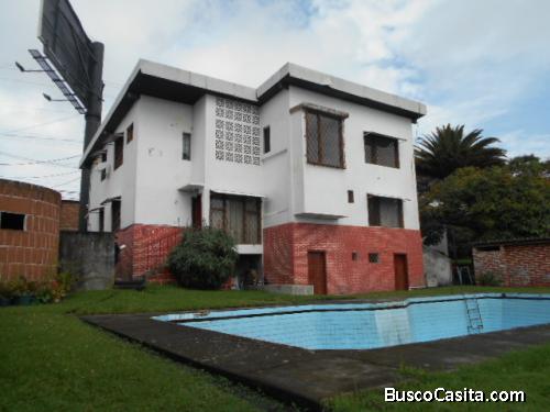 CHILLOS, Vendo propiedad comercial en la Av. Gral. Rumiñahui, 2.500m2 de terreno