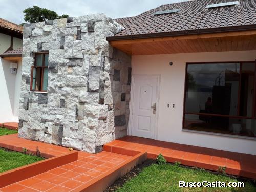 VENDO PRECIOSA CASA EN AMBATO, SECTOR IZAMBA