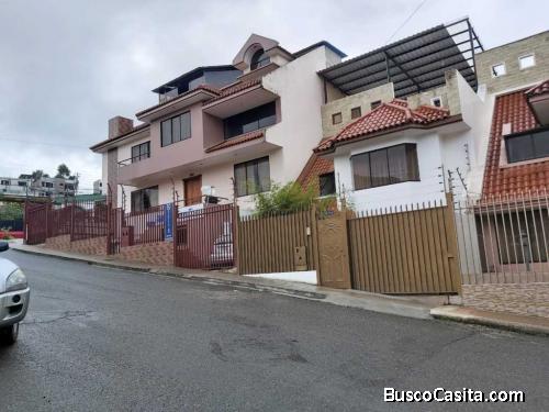 HERMOSA CASA DE VENTA EN LAS PITAS-FRENTE A LA COCA-COLA