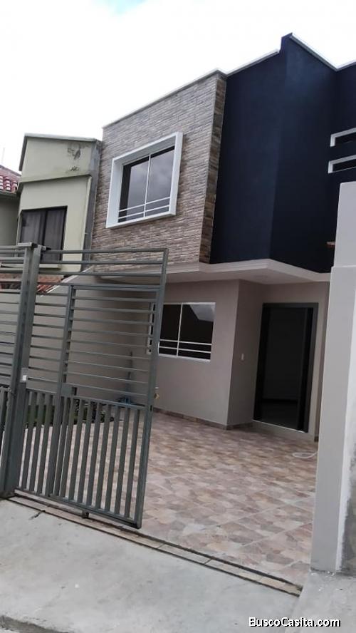 VENDO CASA POR ESTRENAR VIA A BAÑOS