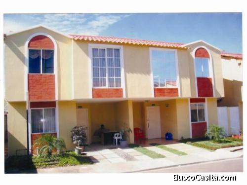 Alquilo adosado en condominio privado 