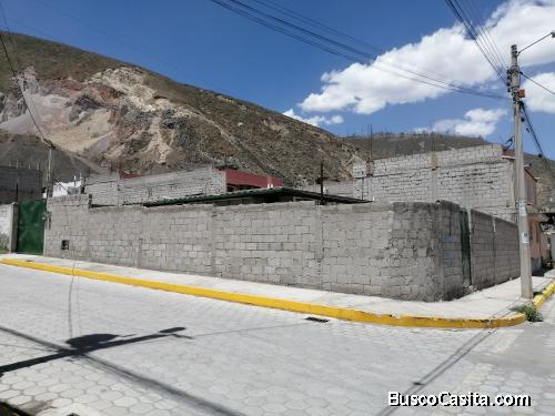 Pomasqui vendo terreno y casa, Todos los servicios. 