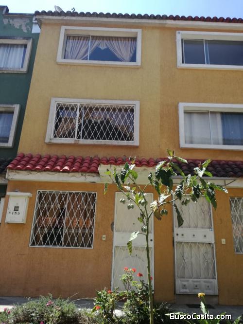 Vendo hermosa casa de 3 pisos en conjunto residencial Portón de Cádiz