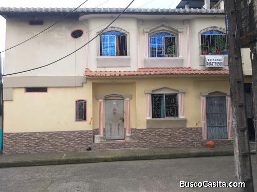 Se vende hermosa casa de dos pisos en Quevedo.