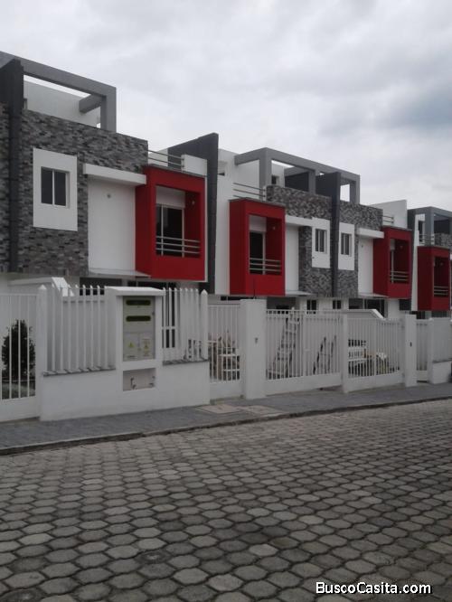 Se vende casas en conjunto habitacional