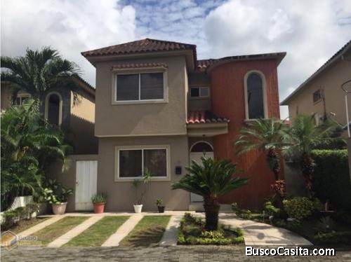 EN VENTA CASA GRANDE URB. PORTAL AL SOL VÍA A LA COSTA