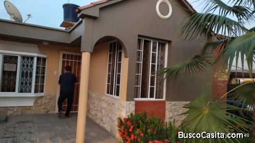 HERMOSA VILLA EN UNA DE LAS MEJORES URBANIZACIONES PRIVADAS DE MACHALA